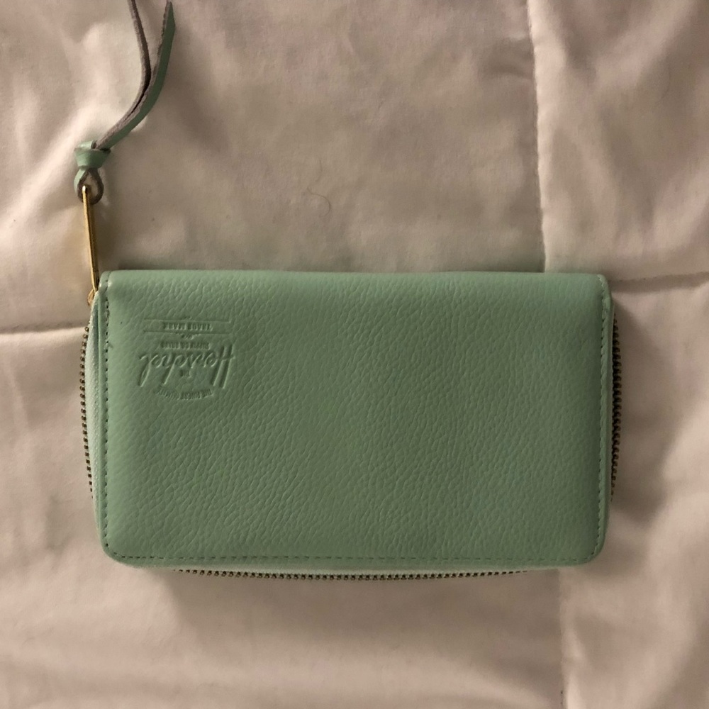 Herschel wallet